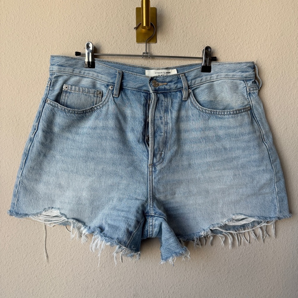 Dynamite Denim Light Blue Distressed Denim Shorts Size 31/12